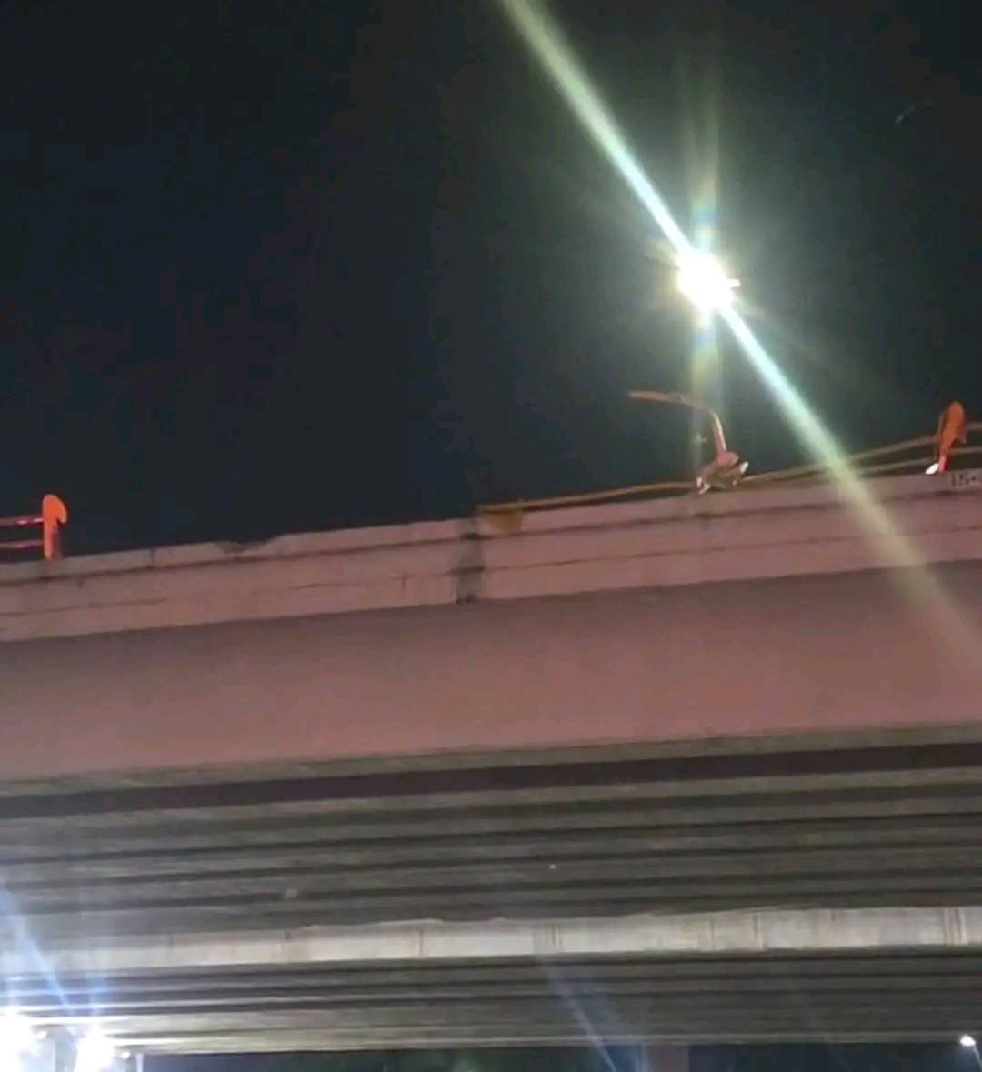 Persona muere en accidente del distribuidor vial de salida a Salamanca cayo desde el puente vehicular 711726183