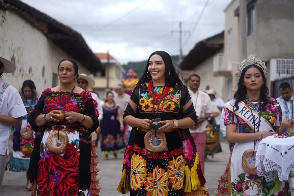 Adriana Campos celebra el Corpus Christi en Chilchota; una muestra viva de fe, cultura, tradiciones y unidad 2 img 20250621 wa00618882553030440275289
