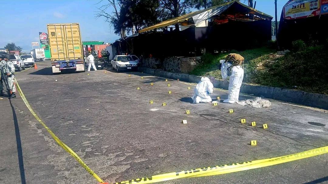 Ataque armado deja cuatro muertos en la autopista Mexico–Guadalajara a la altura de Zinapecuaro Michoacan 78