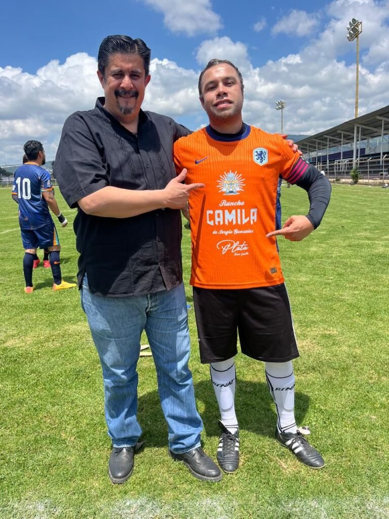 El deporte es salud Dr Simbad Solorio entrega uniformes para Interdependencias