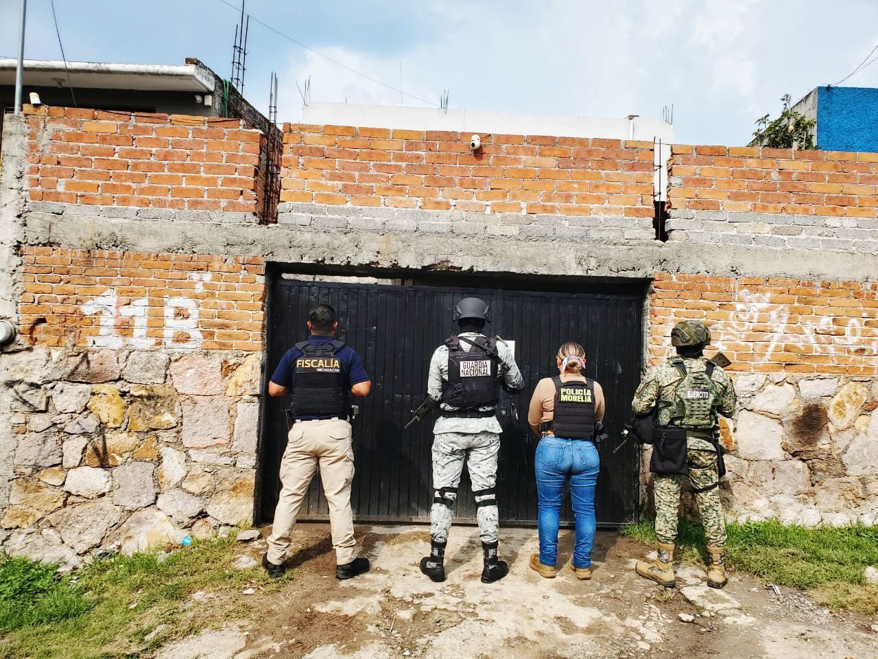 En Morelia FGE realiza cateo en un domicilio y asegura narcotico hay un detenido 7