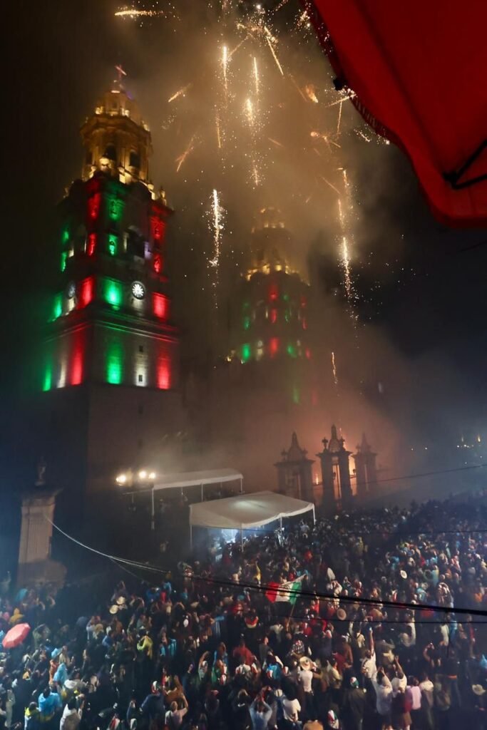 En un ambiente de orgullo y unidad, Bedolla da tradicional Grito de Independencia en Michoacán 2 img 20250916 wa00066072880537081931593