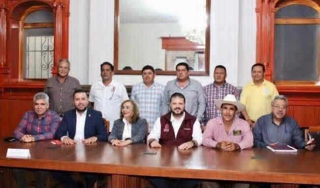 Reyes Galindo atiende mesa de diálogo con productores de arroz de la Tierra Caliente 2 img 20251016 wa00827286146793297702995
