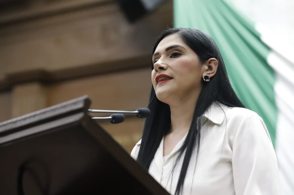 Diana Espinoza celebra reforma que lleva a partidos políticos a fortalecer el empoderamiento de mujeres y comunidad sexo diversa 2 img 20251127 wa0039404134578170724203