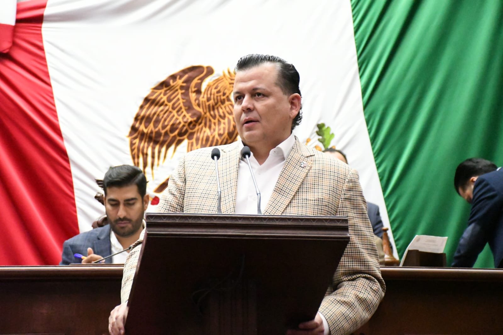 Memo Valencia volverá a colocar escultura de Hipólito Mora derribada por delincuentes en La Ruana 1 IMG 20251218 WA0079