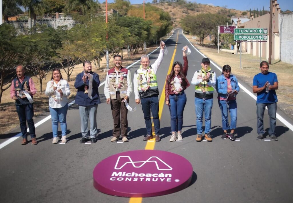 Rehabilitación de carretera en Huandacareo traerá beneficio social; Belinda Irurbide 2 img 20251202 wa00551720751129283254405