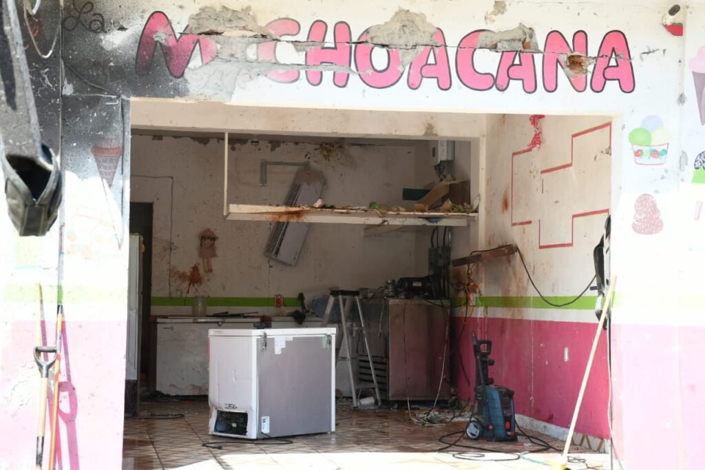 Coahuayana necesita ayuda urgente tras el ataque terrorista 2 img 20251209 wa00178129847655006344079