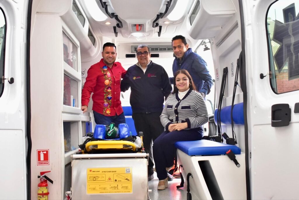 Gestión de nueva ambulancia para La Huacana, salvará vidas: Reyes Galindo 2 img 20251209 wa00694685086093701370453