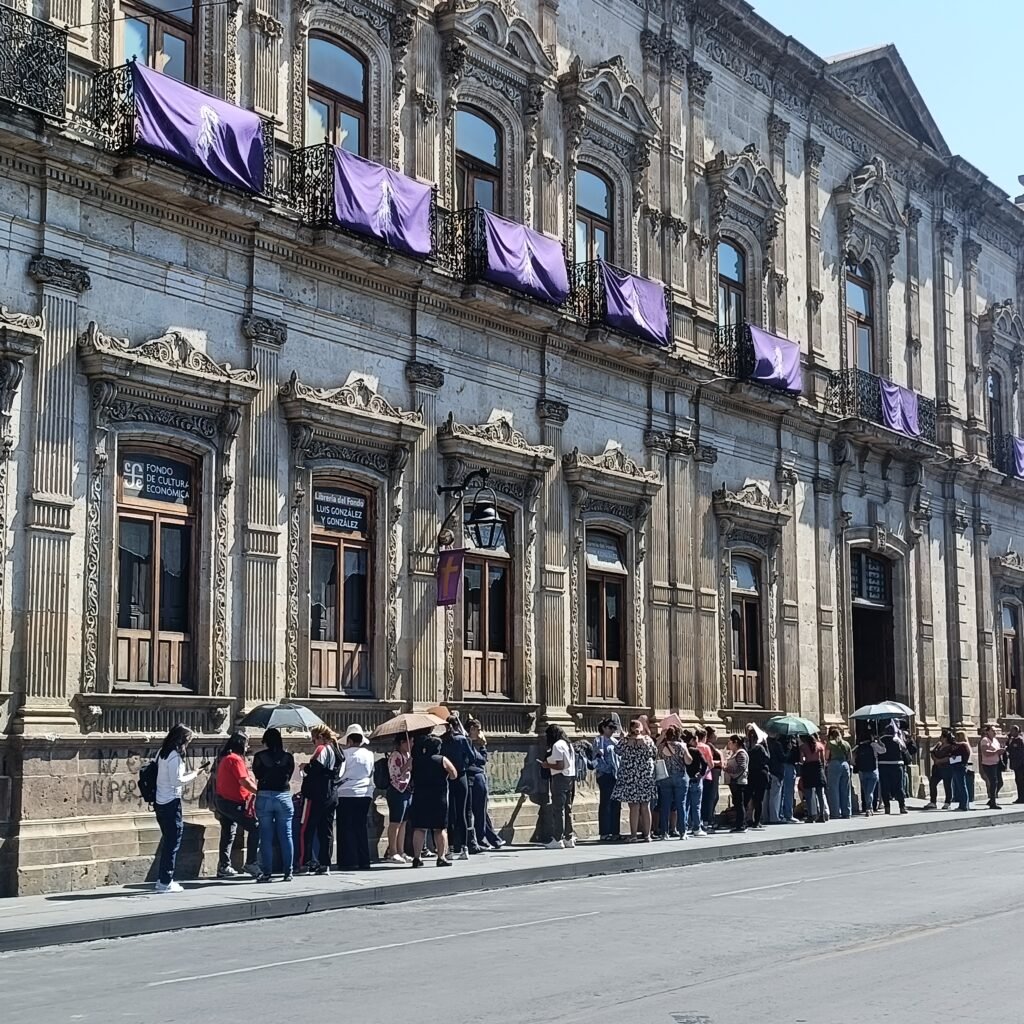 Gobierno de México lanza créditos de 10 mil pesos para mujeres emprendedoras en Michoacán: Requisitos y sedes 2 ¿Buscas un apoyo para tu negocio? Conoce los requisitos para el crédito de 10 mil pesos sin intereses de FINABIEN en Michoacán. Convocatoria abierta del 23 al 29 de marzo. ¡Trámite gratuito!