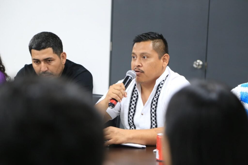 Torres Piña destaca a los autogobiernos como aliados de la FGE en la atención de delitos 2 El encuentro permitio acordar capacitacion para rondas comunitarias fortalecer la presencia institucional y dar seguimiento a planteamientos de comunidades con autogobierno