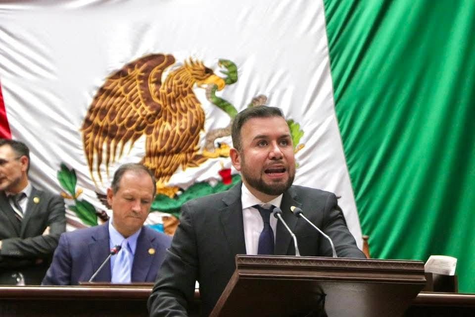 Propone Reyes Galindo institucionalizar el 24 de enero como el "Día del Empleado Municipal" en Michoacán 2 Propone Reyes Galindo institucionalizar el 24 de enero como el Dia del Empleado Municipal en Michoacan 78