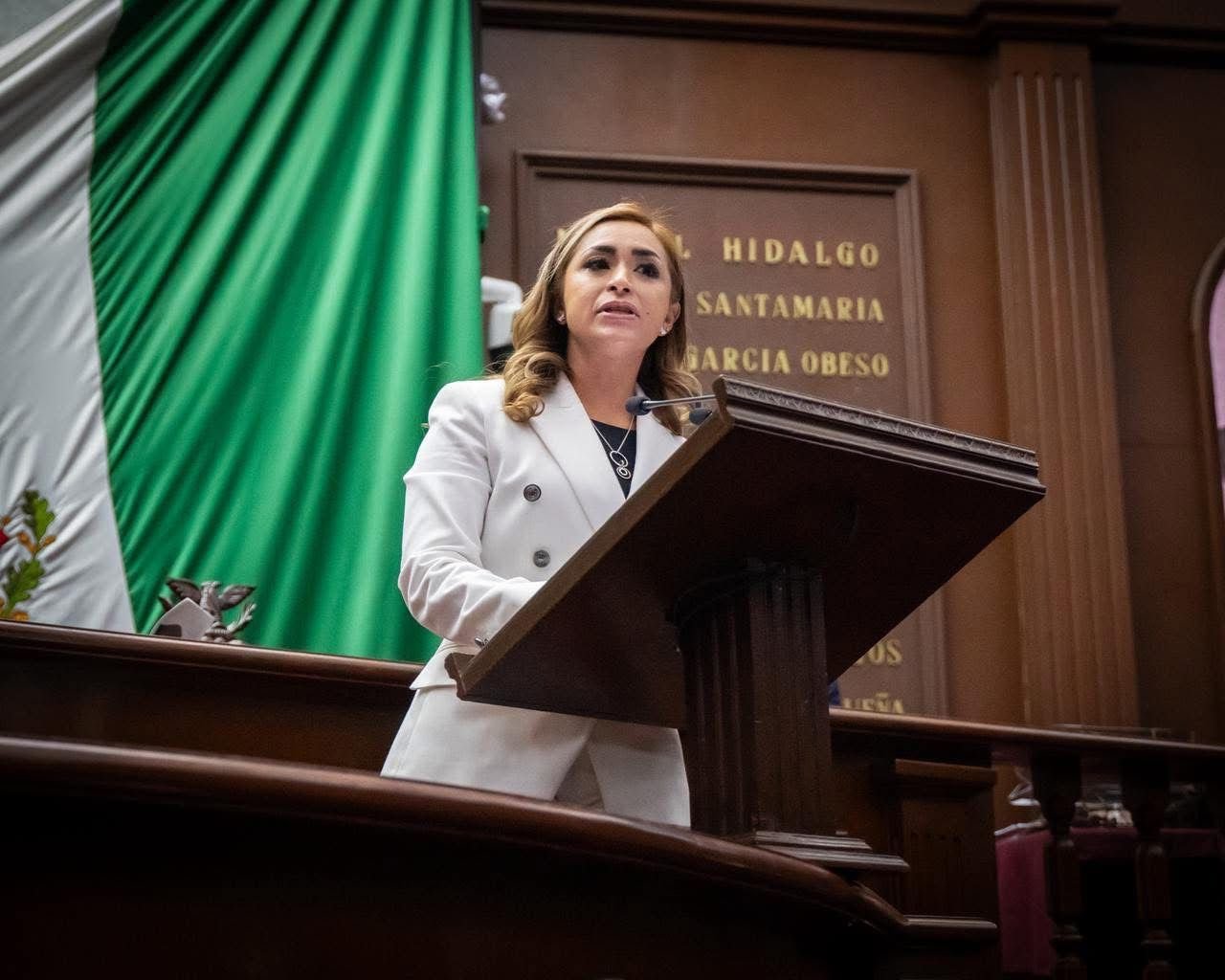 Grecia Aguilar llama a visibilizar el Parkinson y fortalecer la atención oportuna en México 1 IMG 20260413 WA0077