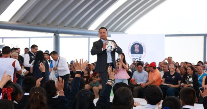 Acerca FGE herramientas de seguridad digital a juventudes en Villas del Pedregal