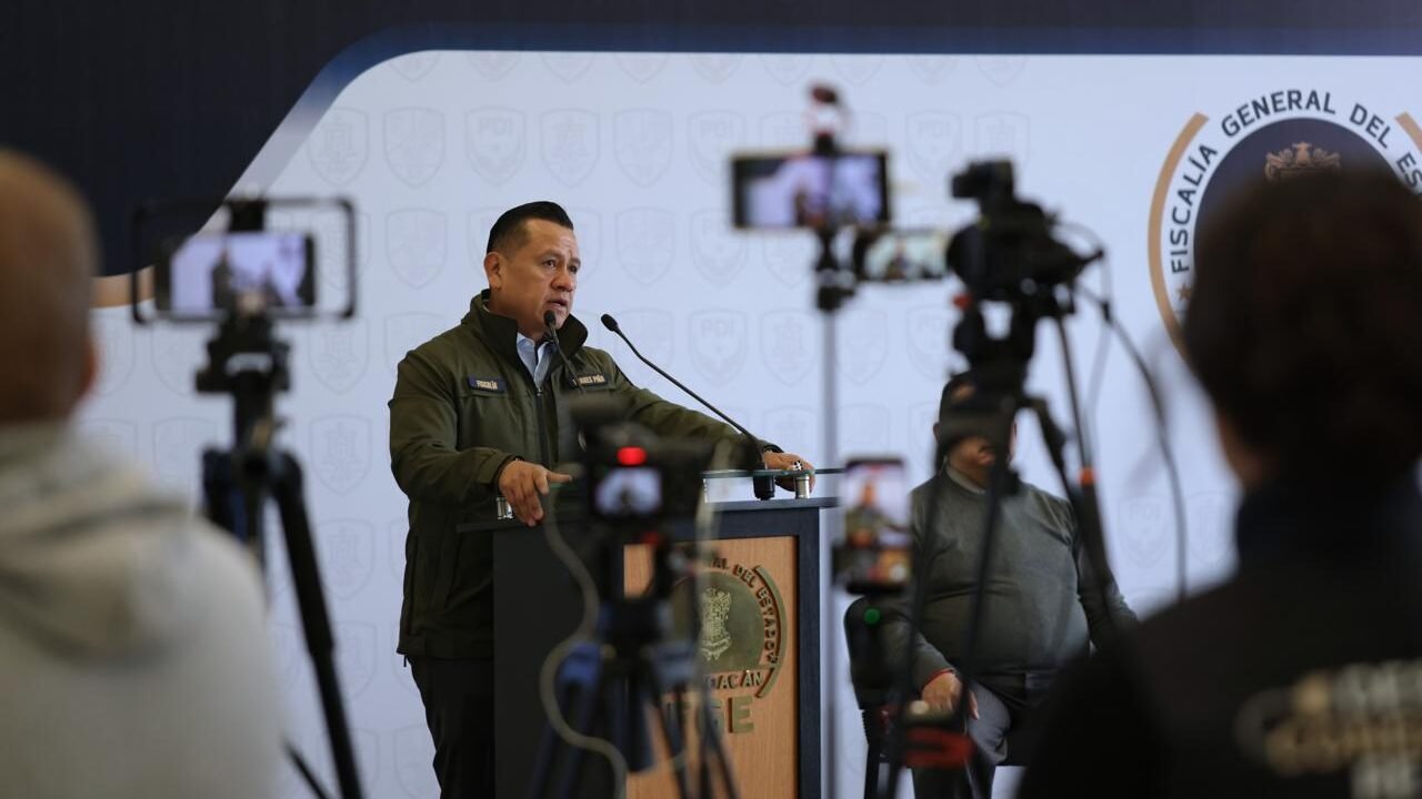 FGE Michoacán ejecuta órdenes de aprehensión contra agentes de Investigación y un policía municipal de Uruapan por presuntos actos ilícitos