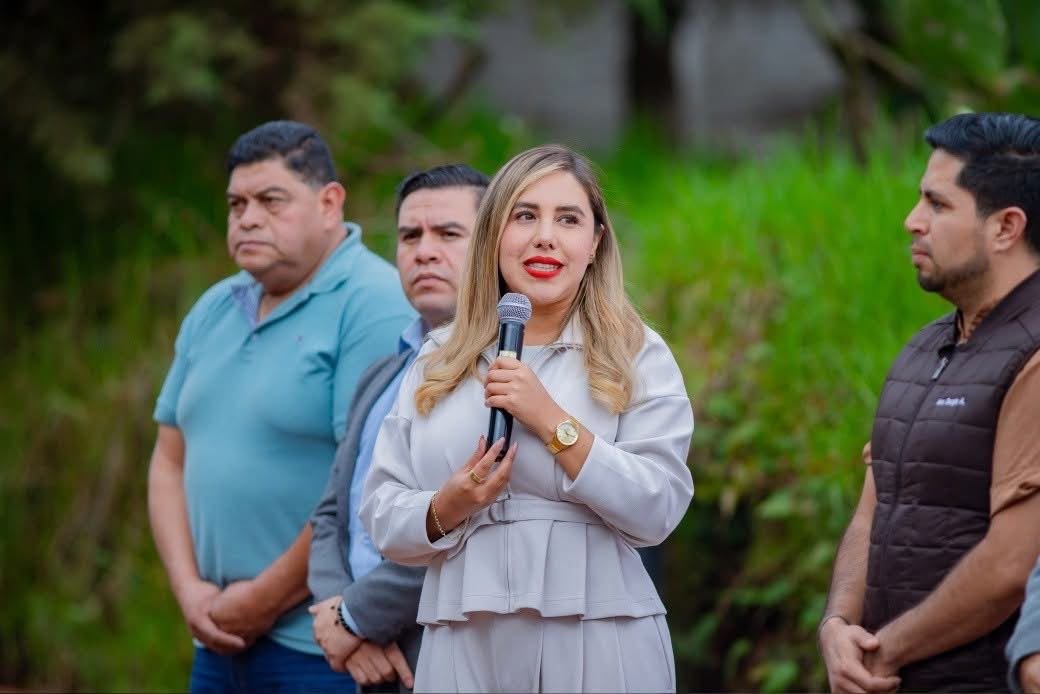 Dayana Pérez entrega la rehabilitación de la calle Tenazas en Salvador Escalante