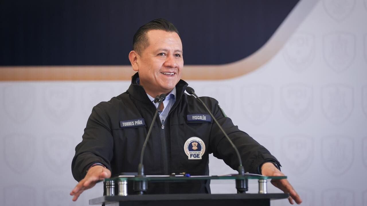 Torres Piña solicita licencia y garantiza continuidad, orden y transparencia en la FGE