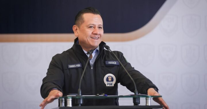 Torres Piña solicita licencia y garantiza continuidad, orden y transparencia en la FGE