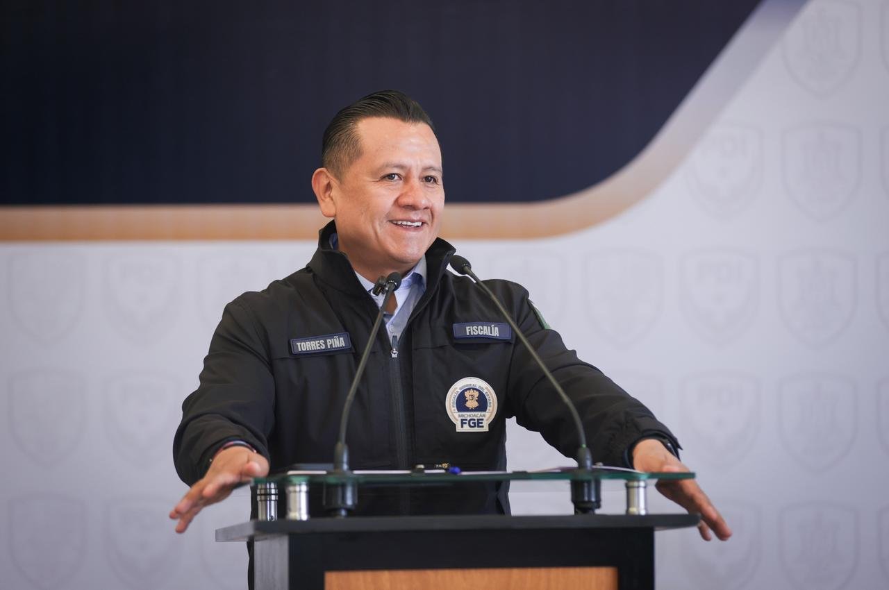 Torres Piña solicita licencia y garantiza continuidad, orden y transparencia en la FGE 1 IMG 20260616 WA0010