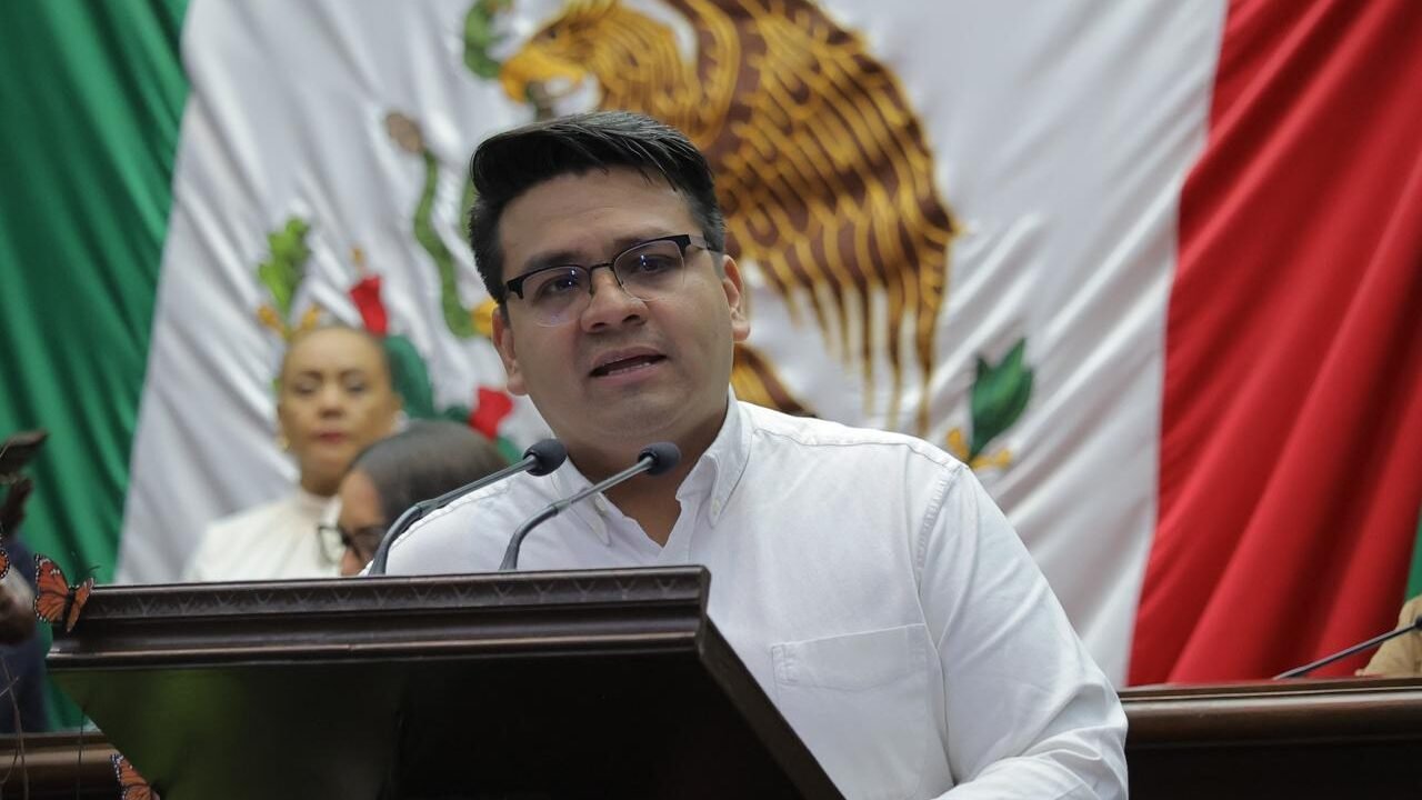 La política no es de cargos, es de hacerse cargo, sentencia Toño Carreño El legislador votó en contra de otorgar licencia al fiscal de Michoacán