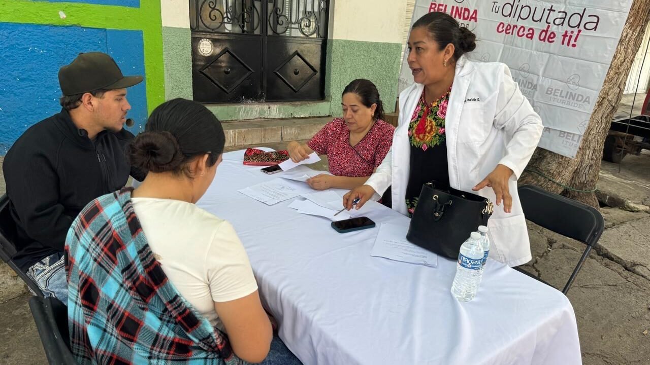 A ras de tierra, Belinda Iturbide lleva audiencia ciudadana y servicios gratuitos a Puruándiro