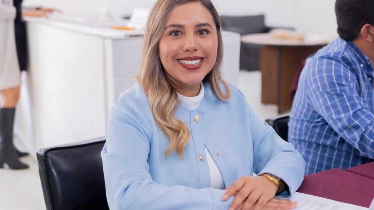 Dayana Pérez da seguimiento al Programa de Vivienda para el Bienestar en Salvador Escalante