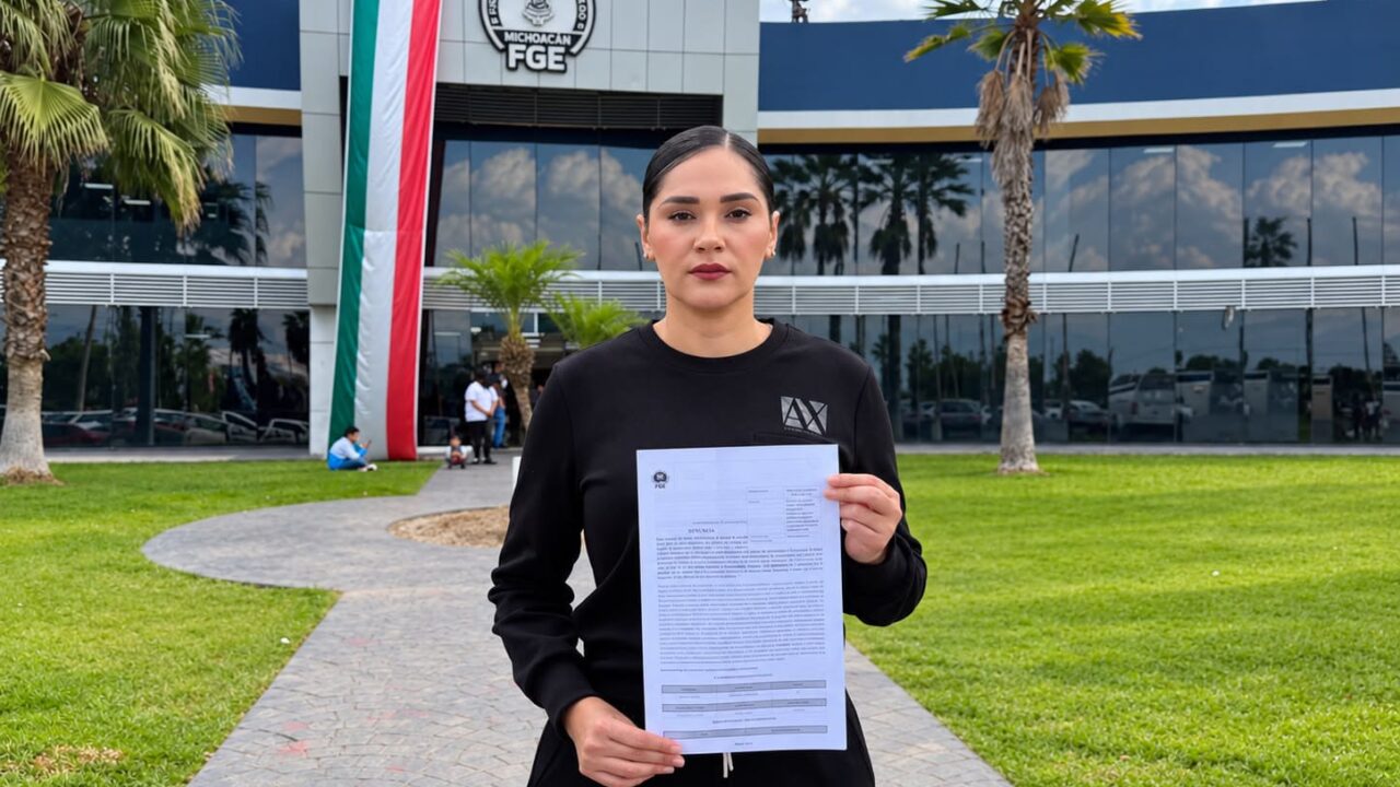 Presenta Diana Espinoza denuncia ante la FGE por ataques al honor y a la intimidad