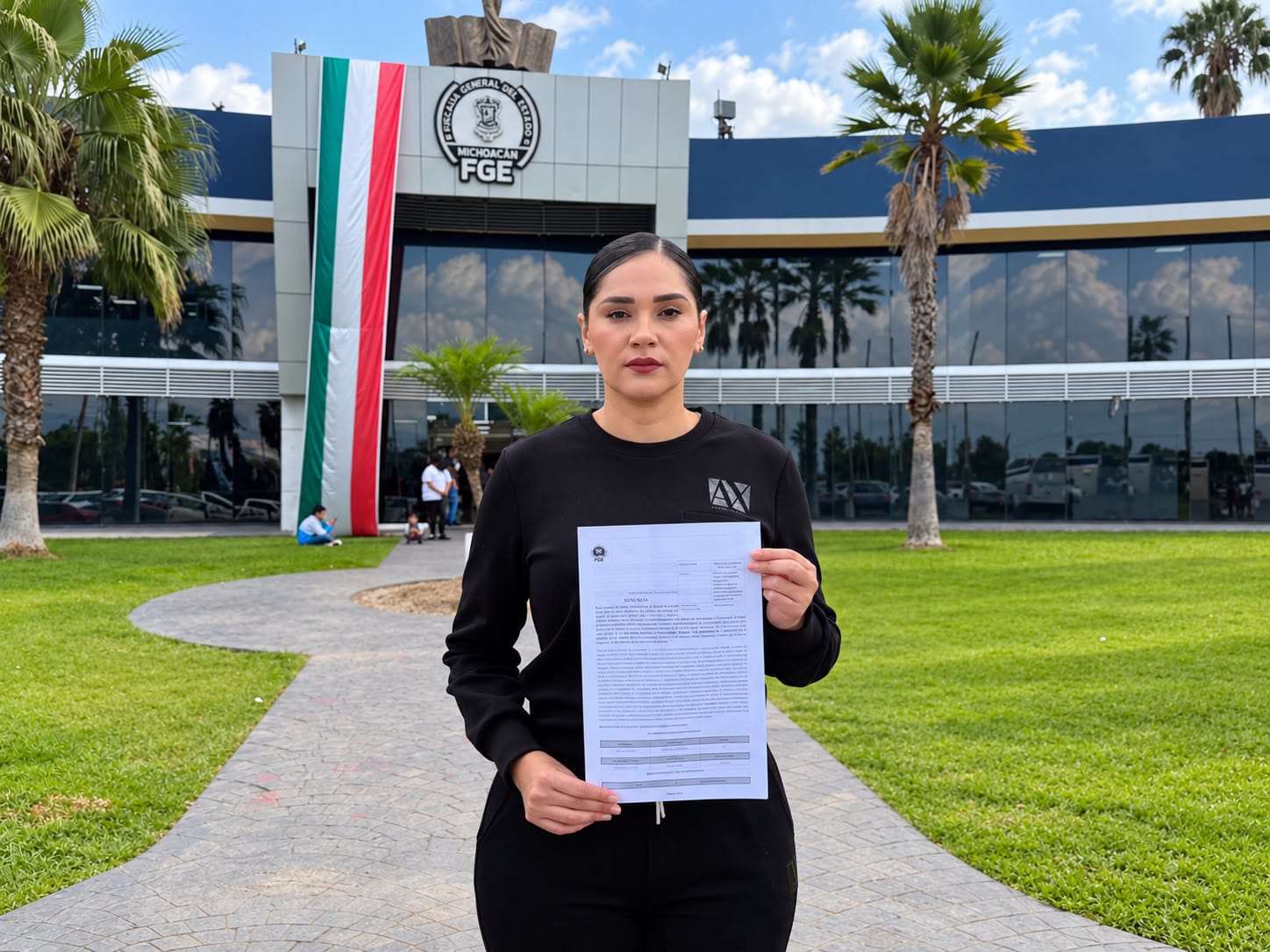 Presenta Diana Espinoza denuncia ante la FGE por ataques al honor y a la intimidad 1 WhatsApp Image 2026 09 28 at 2.32.11 PM